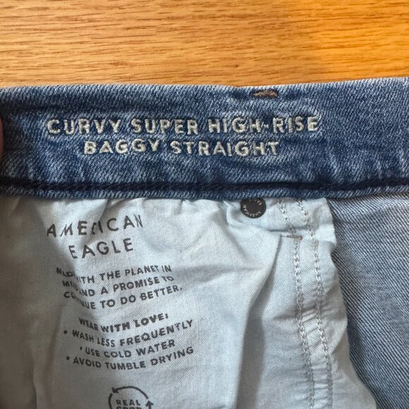 AE Curvy Super High-Waisted Baggy Straight Jeans – Medium Wash – Size 18 Short - Picture 4 of 8